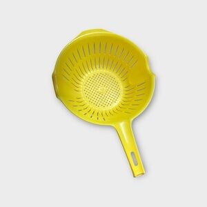 Rubbermaid Strainer Colander 2934 Yellow 2 ½ Qt Double Spouts Handle Vintage
